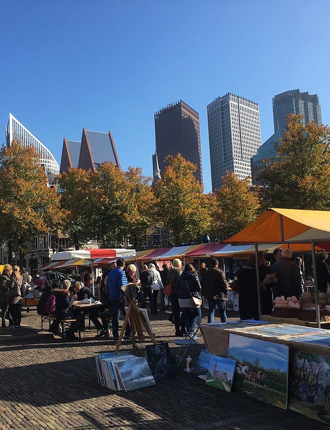 schilderijen-op-markt-plein