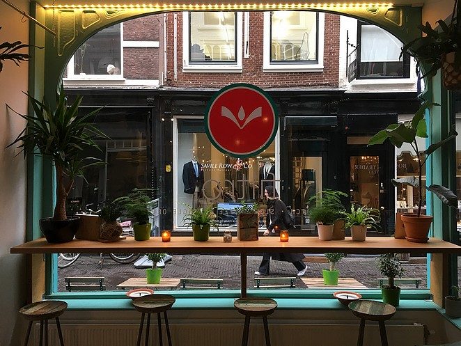 leuke-bar-aan-raam