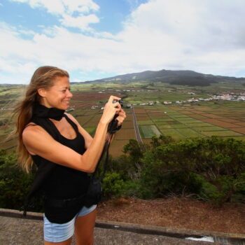 denise-follow-my-footprints-foto