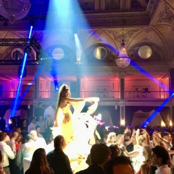 MUST in het Kurhaus: gaaf feest op een iconische locatie in Scheveningen!