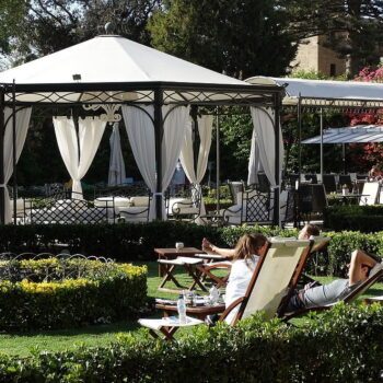 palazzo-parisio-gardens
