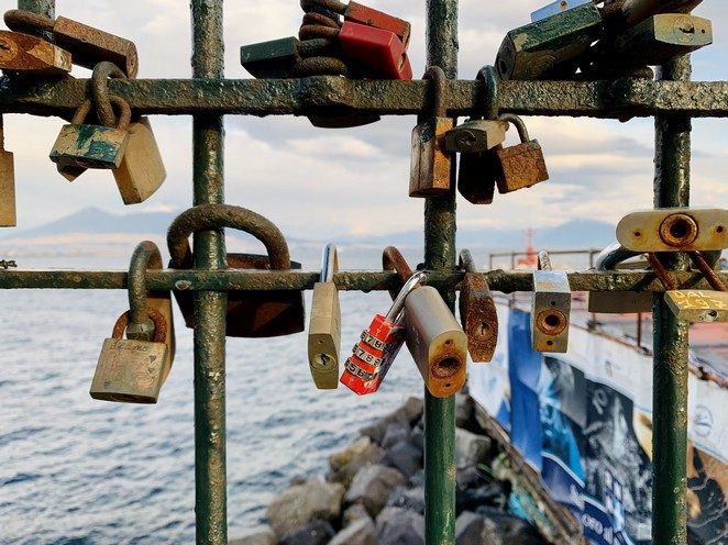 lovelocks-lungomare-napoli