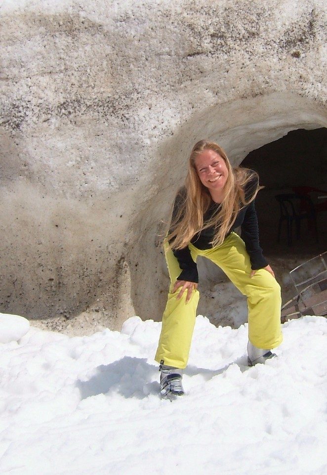 cave-avoriaz-iglo
