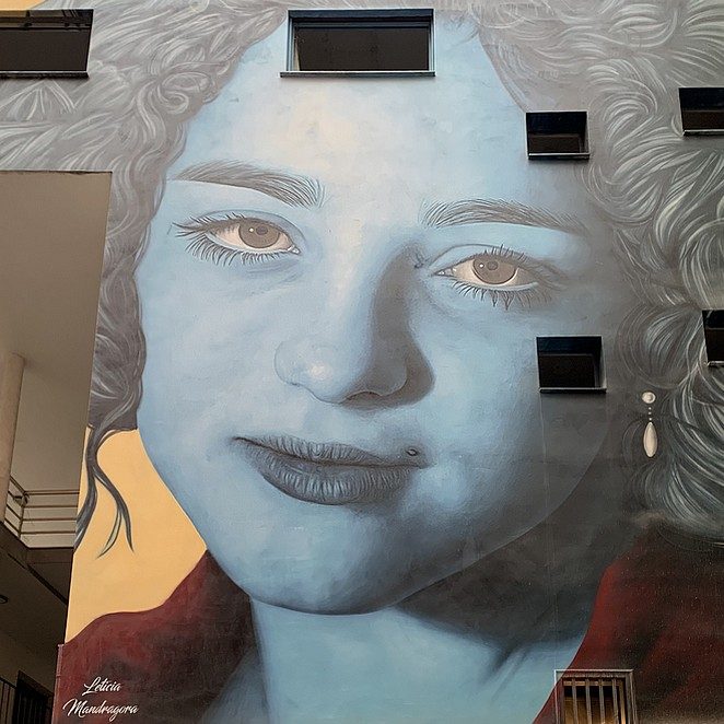 street-art-vrouw-napels