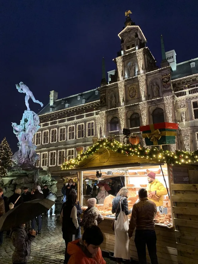 grote-markt-antwerpen-kerstmarkt