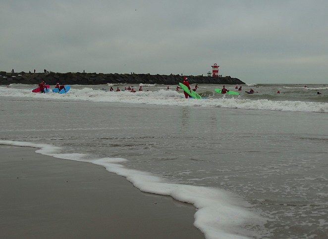 surfin santas december