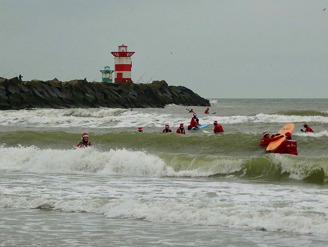 surfin santas scheveningen
