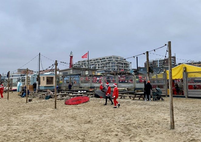 surfin santas strand hart beach